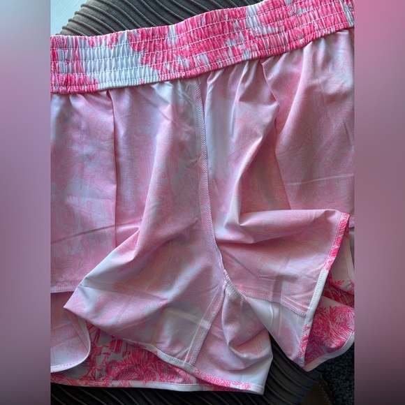 NWOT Lilly Pulitzer UPF 50+ Luxletic 4" Backcourt Short - Picture 7 of 7